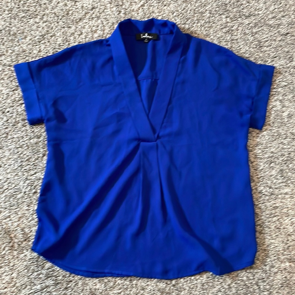 LULUS Blue Flowy Dolman Short Sleeve Blouse Plunging V Neck Blouse. Size Medium.